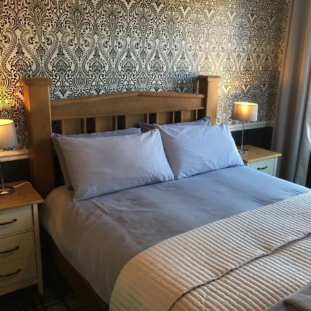 The White Hart Pub And Rooms Cranleigh Eksteriør bilde