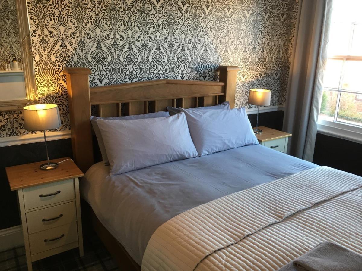 The White Hart Pub And Rooms Cranleigh Eksteriør bilde
