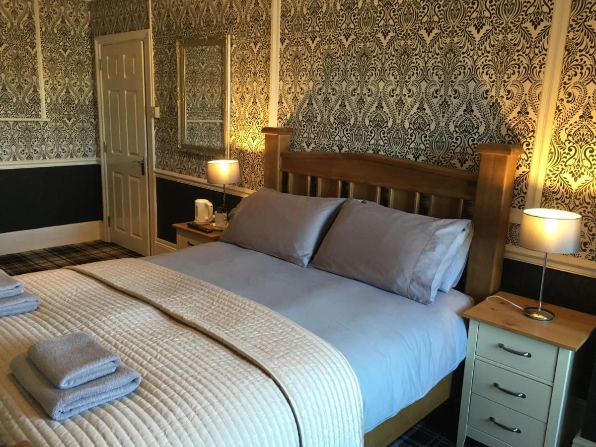 The White Hart Pub And Rooms Cranleigh Eksteriør bilde