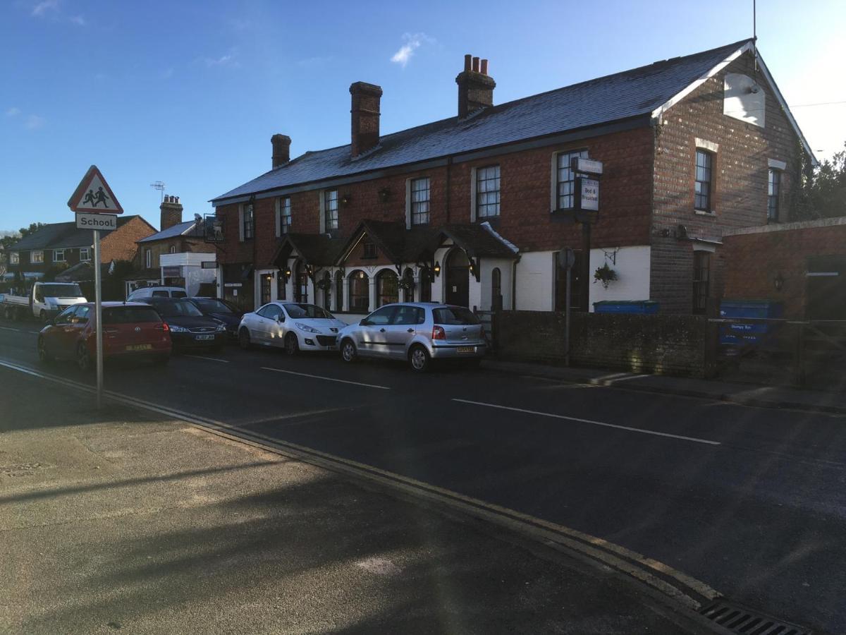 The White Hart Pub And Rooms Cranleigh Eksteriør bilde