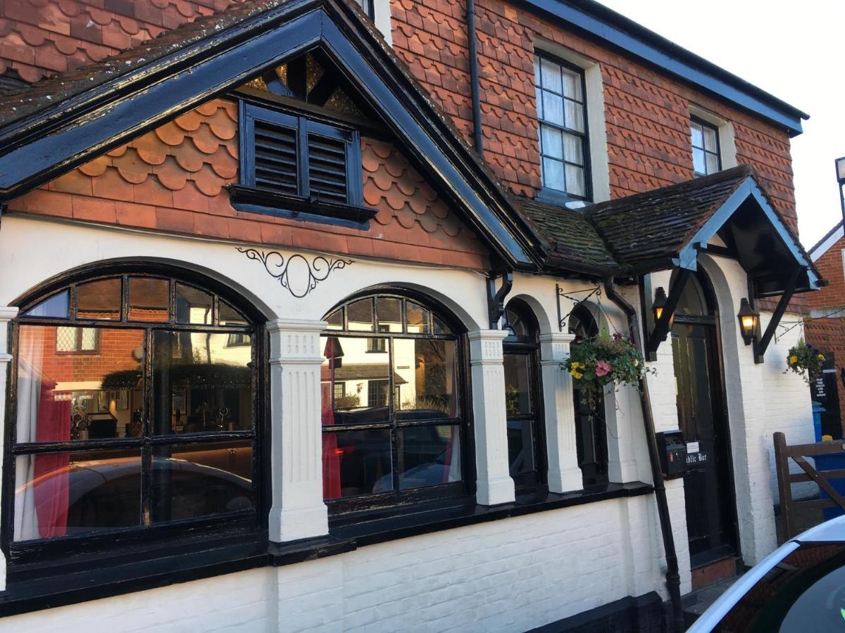 The White Hart Pub And Rooms Cranleigh Eksteriør bilde