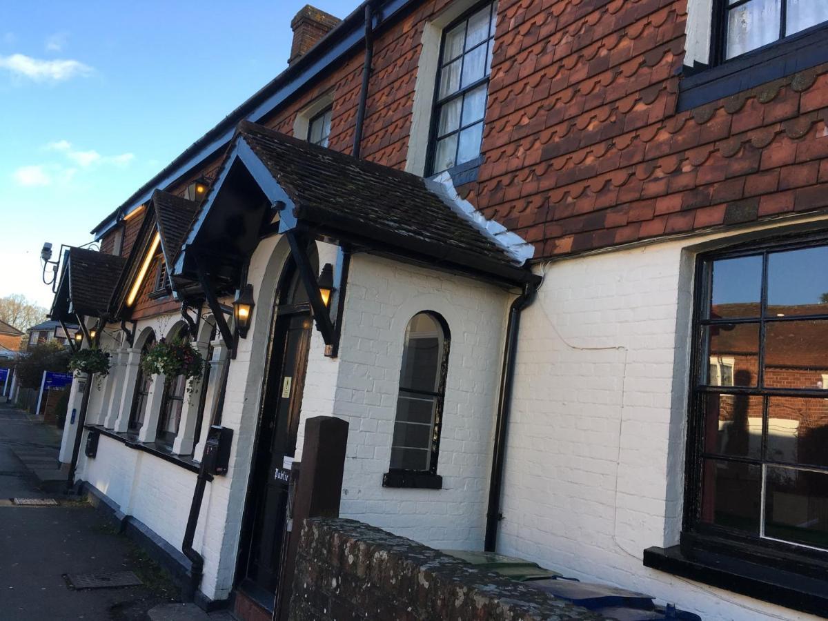 The White Hart Pub And Rooms Cranleigh Eksteriør bilde